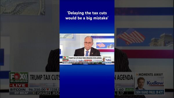 Kudlow issues warning over delaying tax cuts #shorts