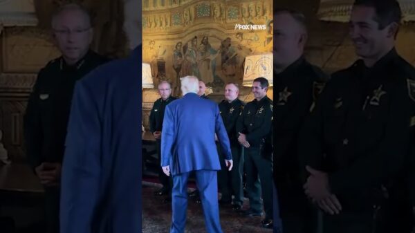 Trump meets with deputies who arrested would-be assassin