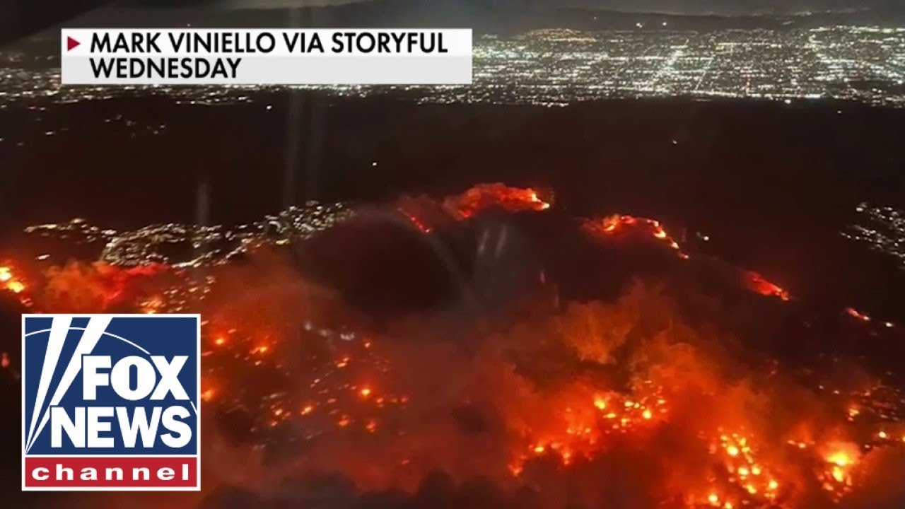 ‘LIKE MORDOR’: Airline passenger captures stunning wildfire images
