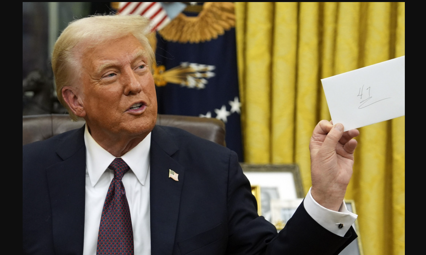 WATCH: President Trump Discovers Letter Left For Him at The Oval Office by Biden